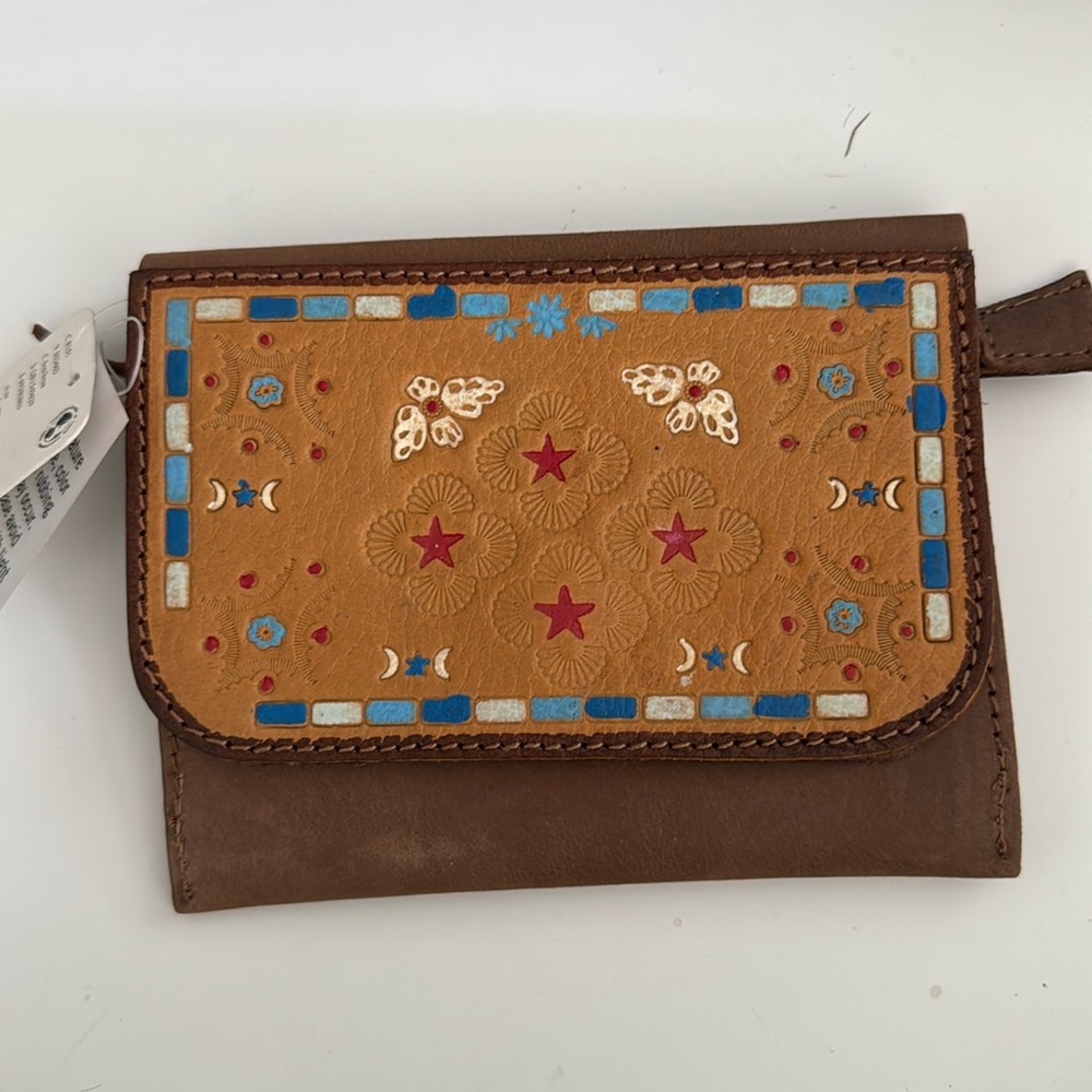 Free People Wallet NWT Snap Closure and has zipper